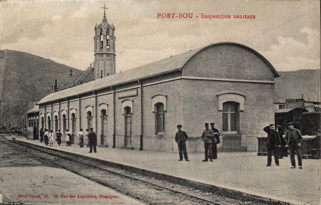 Postal de la estación de Portbou, edificio de inspección sanitaria. AHF-MFM. Signatura TP_IF_0300