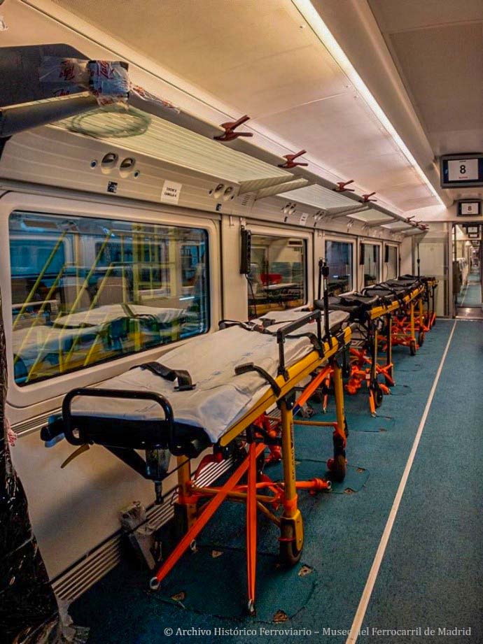 Interior de un coche Talgo medicalizado. 2020. AHF.