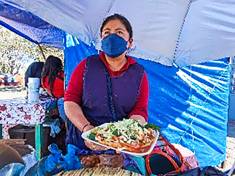 Mariela Carmona Morales, hija de Herlinda Morales Velázquez, exvendedora del tren